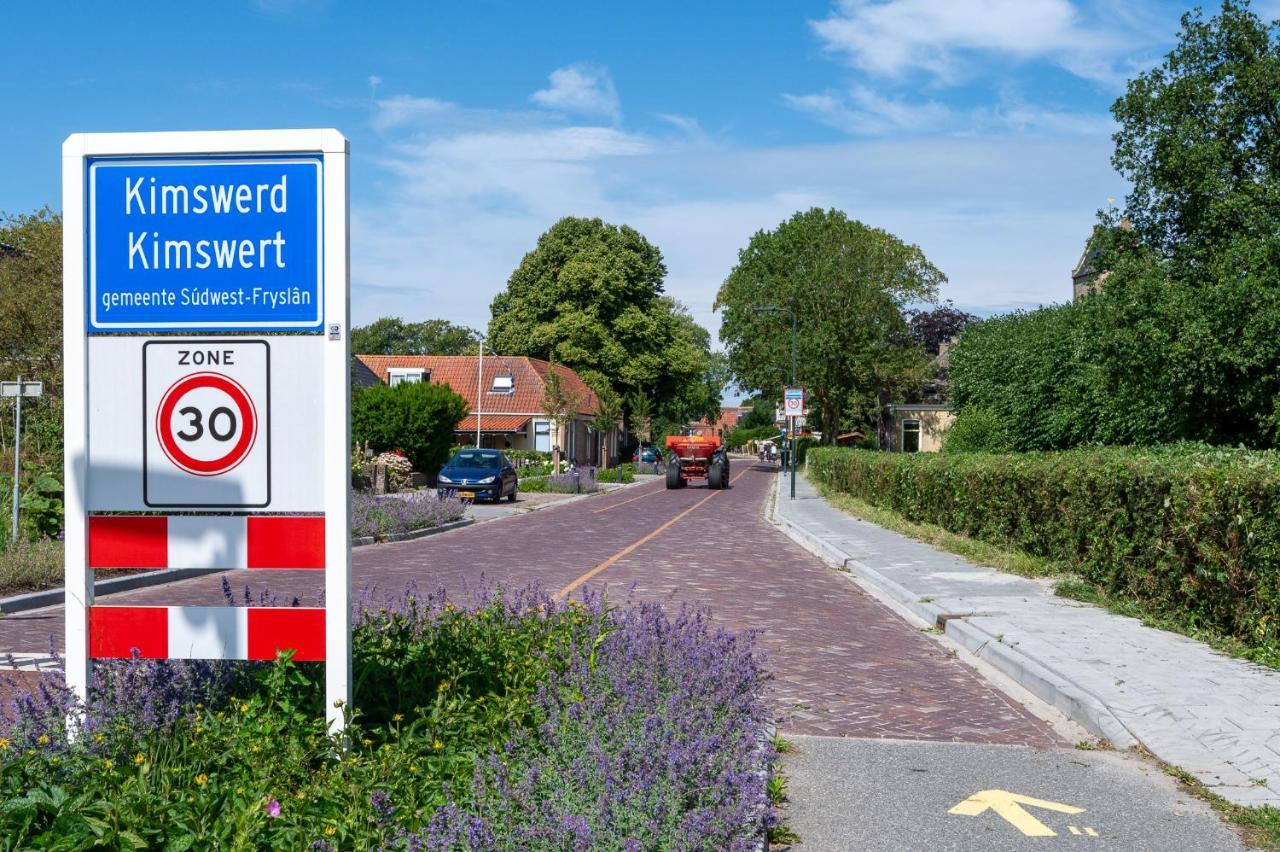 Appartement De Dageraad In Monumentale Boerderij Kimswerd Esterno foto